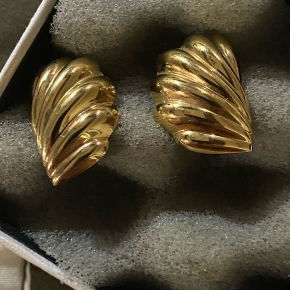 Jewelry - Napier earrings